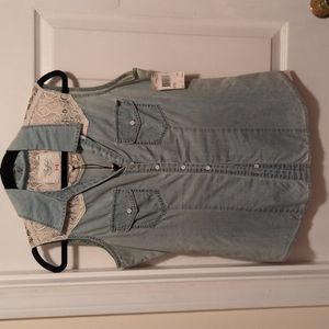New with tags. Buffalo sleeveless button down top